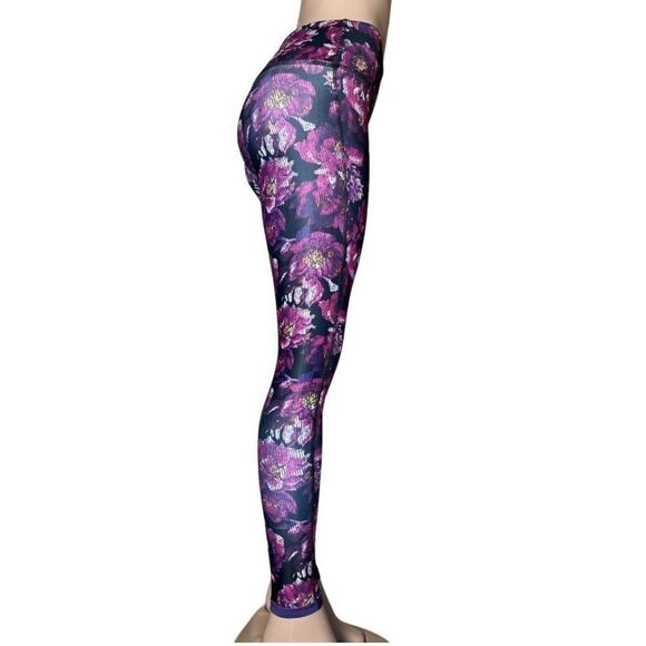 NWT Peach Reversible leggings.  - Picture 4 of 14